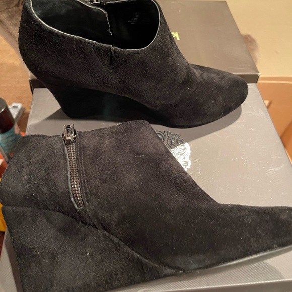 Vince camuto wedge booties size 8 - Picture 1 of 3